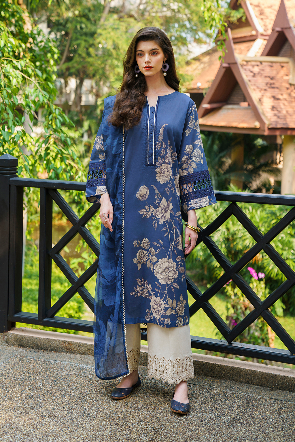 Iznik | Exclusive Lawn | UE-220 PRINTED LAWN