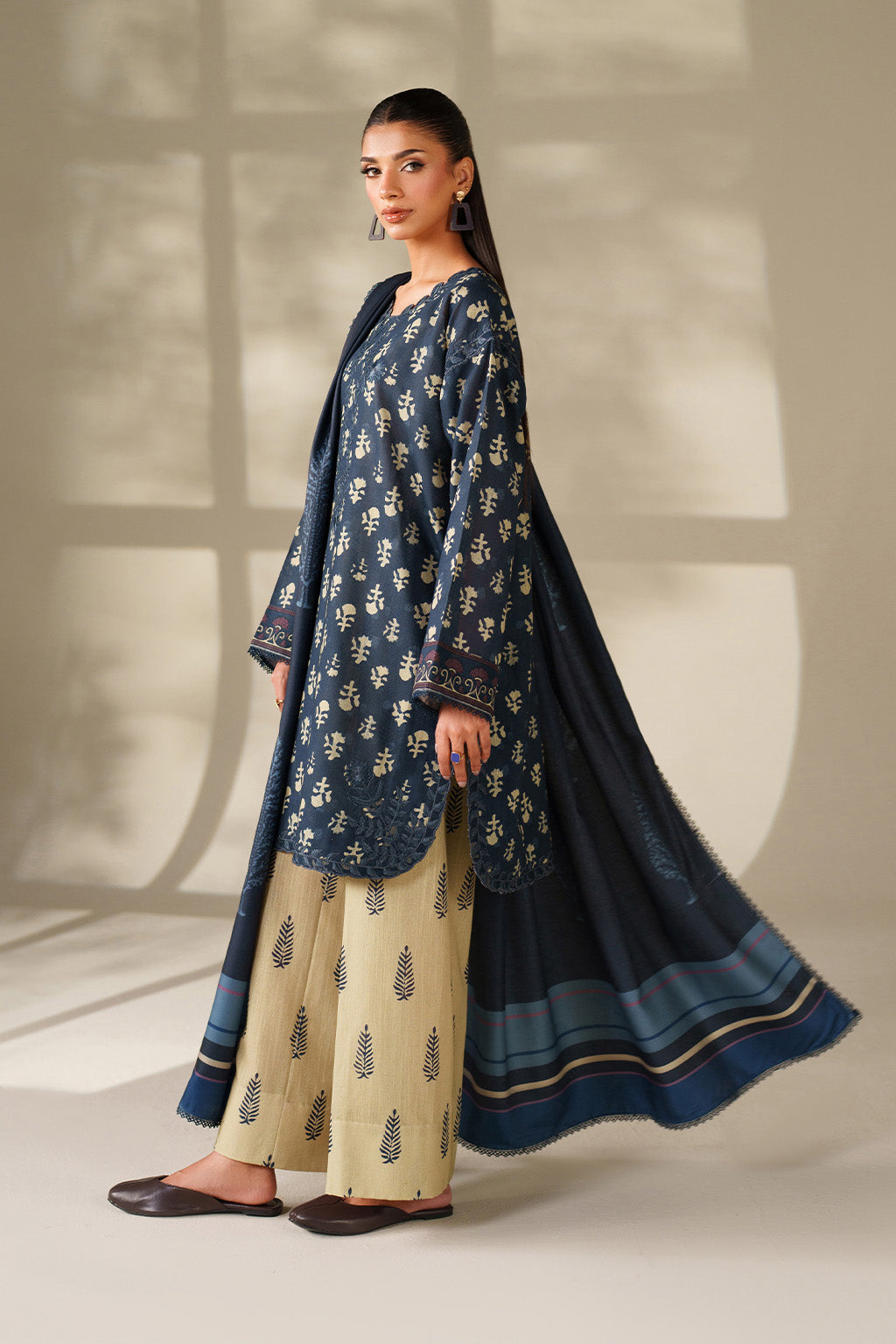 Iznik | Winter Chapter 25 | UE-560 Printed Khaddar