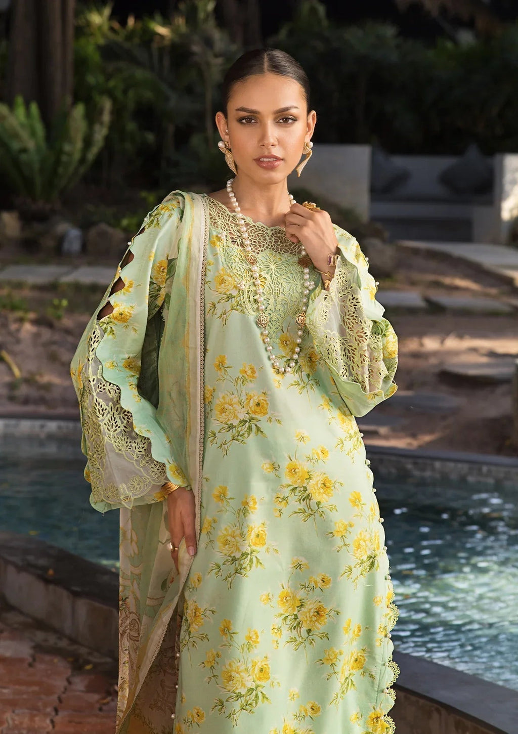 ELAF Signature Embroidered Lawn 3Pc Suit ESL-06B MAJESTIC NOVA