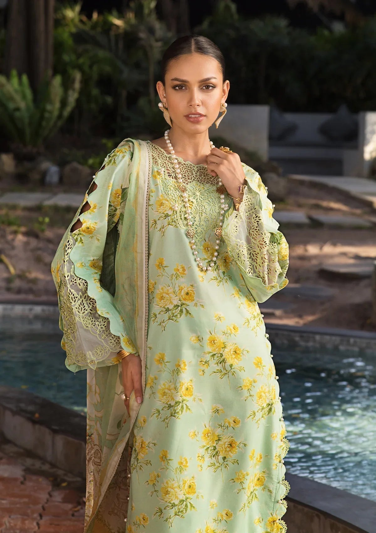 ELAF Signature Embroidered Lawn 3Pc Suit ESL-06B MAJESTIC NOVA