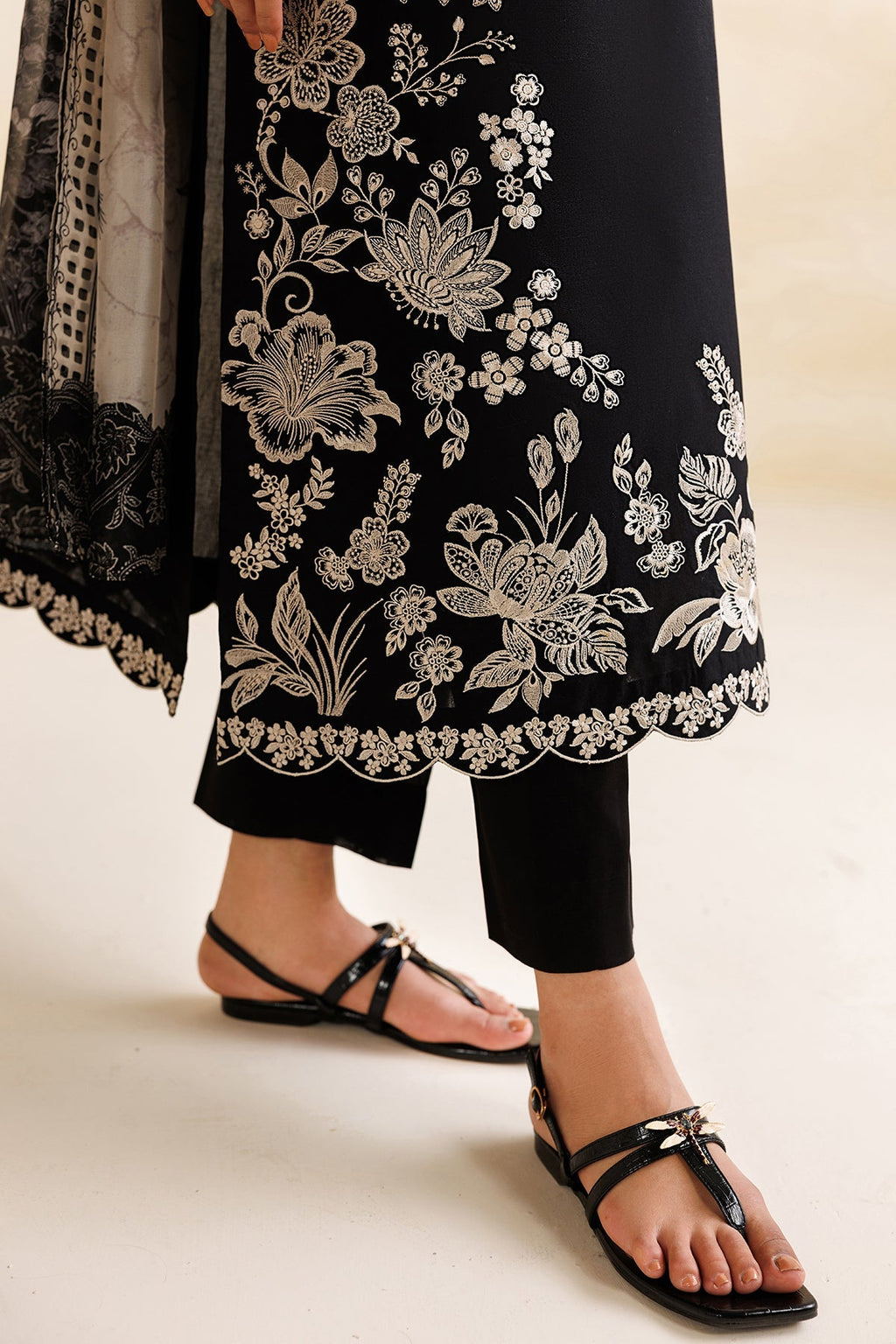 Baroque | Embroidered Lawn | SF-4471