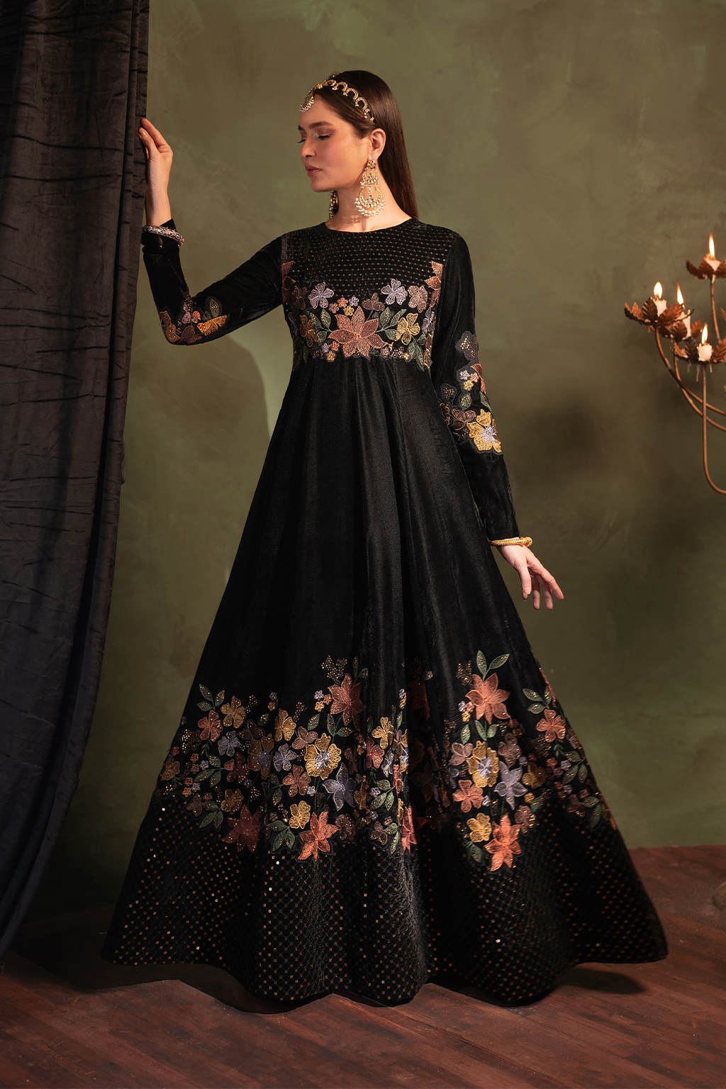 Iznik | Velvet 25 | IV-52 Embroidered Velvet