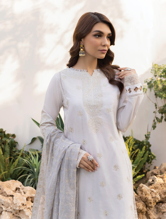 Iznik | Lawnkari 24 | UE-150 SERENE TURF - House Of Anaya