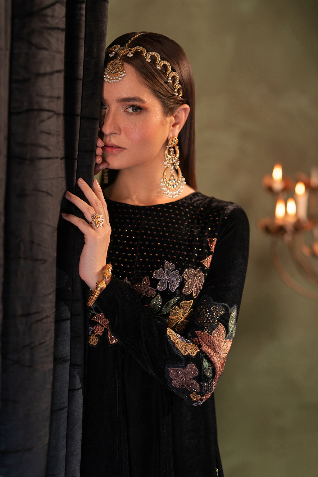 Iznik | Velvet 25 | IV-52 Embroidered Velvet