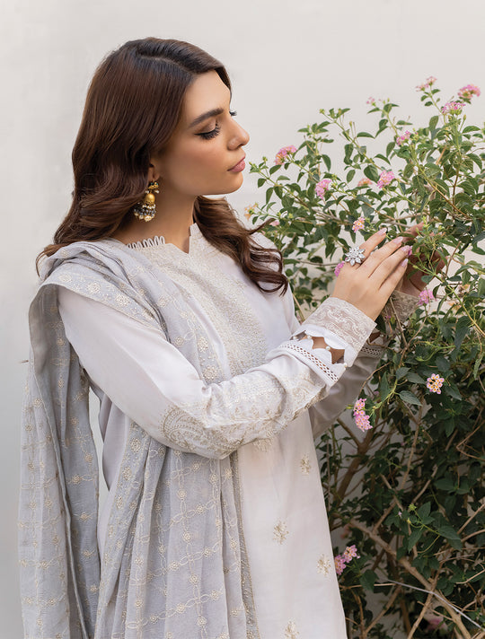 Iznik | Lawnkari 24 | UE-150 SERENE TURF - House Of Anaya