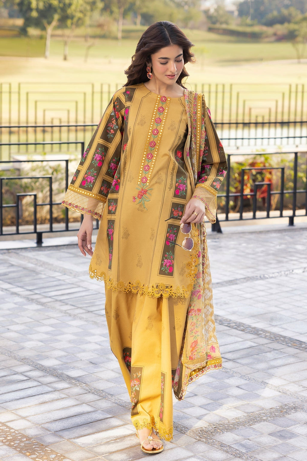 Charizma | Aniq Lawn | AN6-03