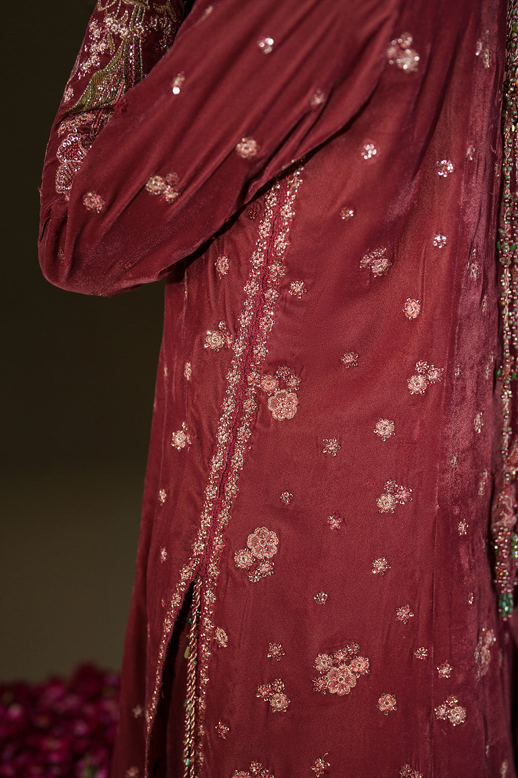 Iznik | Velvet 25 | IV-75 Embroidered Velvet