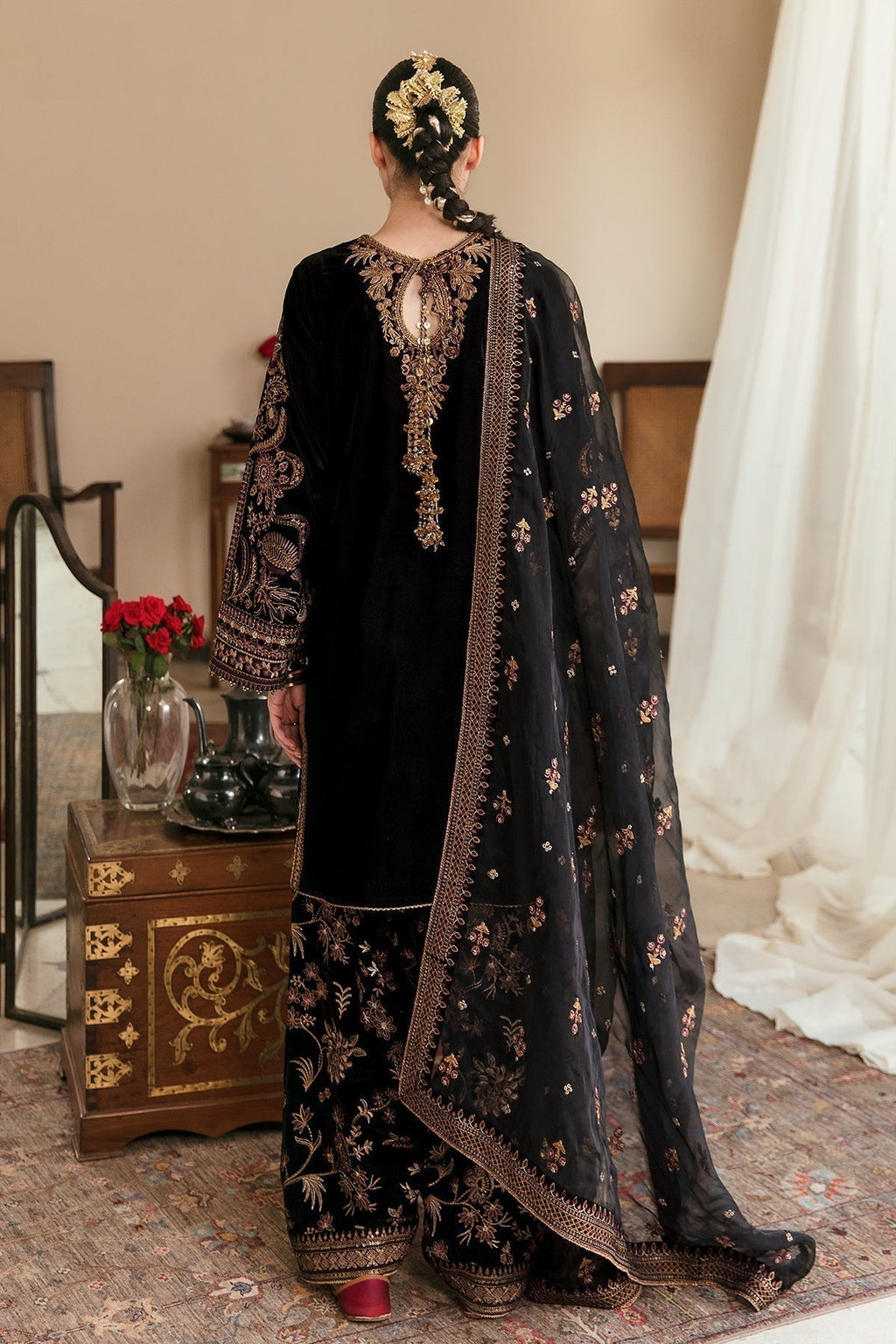 EMBROIDERED VELVET UF-253 - Riwayat-e-khas