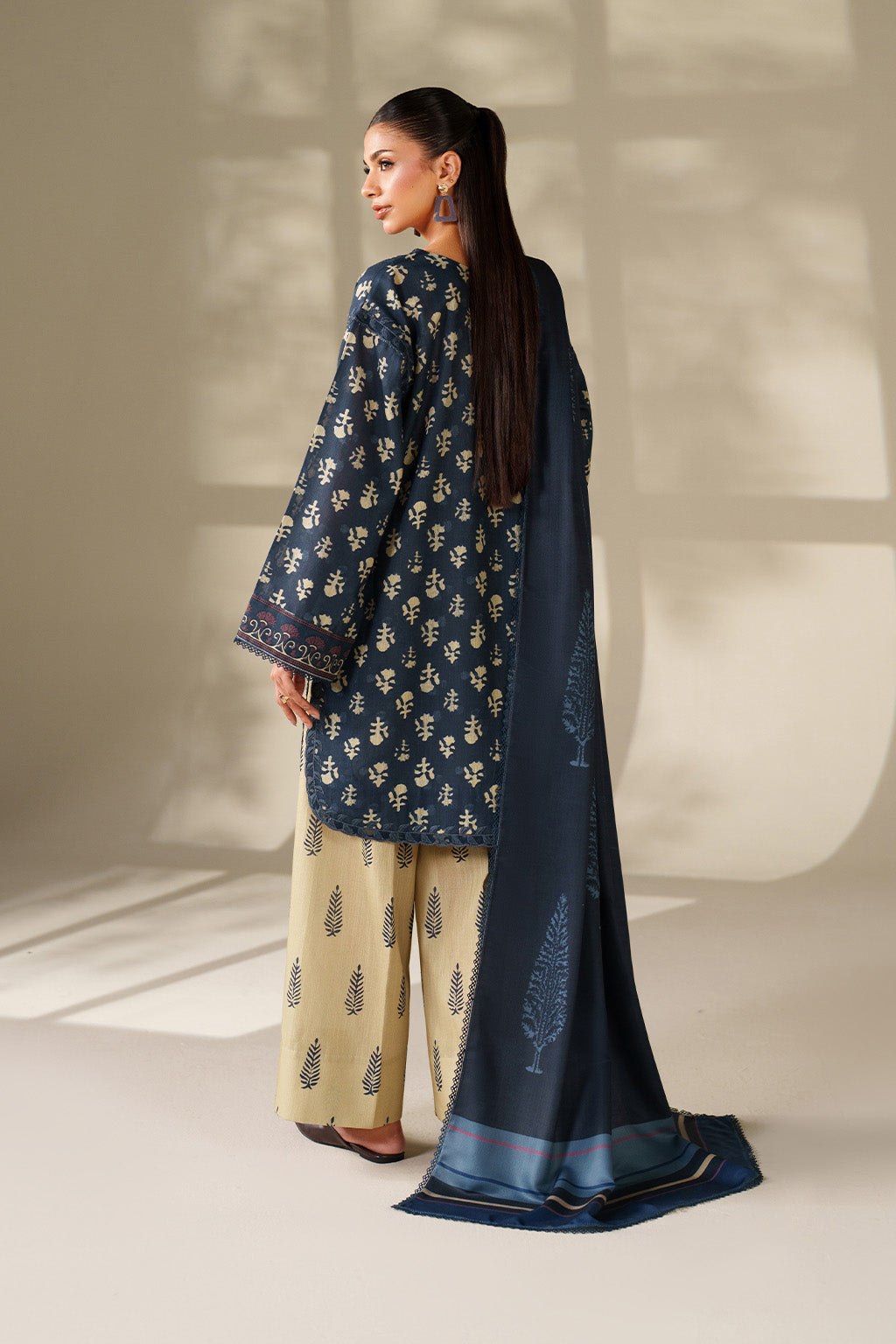 Iznik | Winter Chapter 25 | UE-560 Printed Khaddar