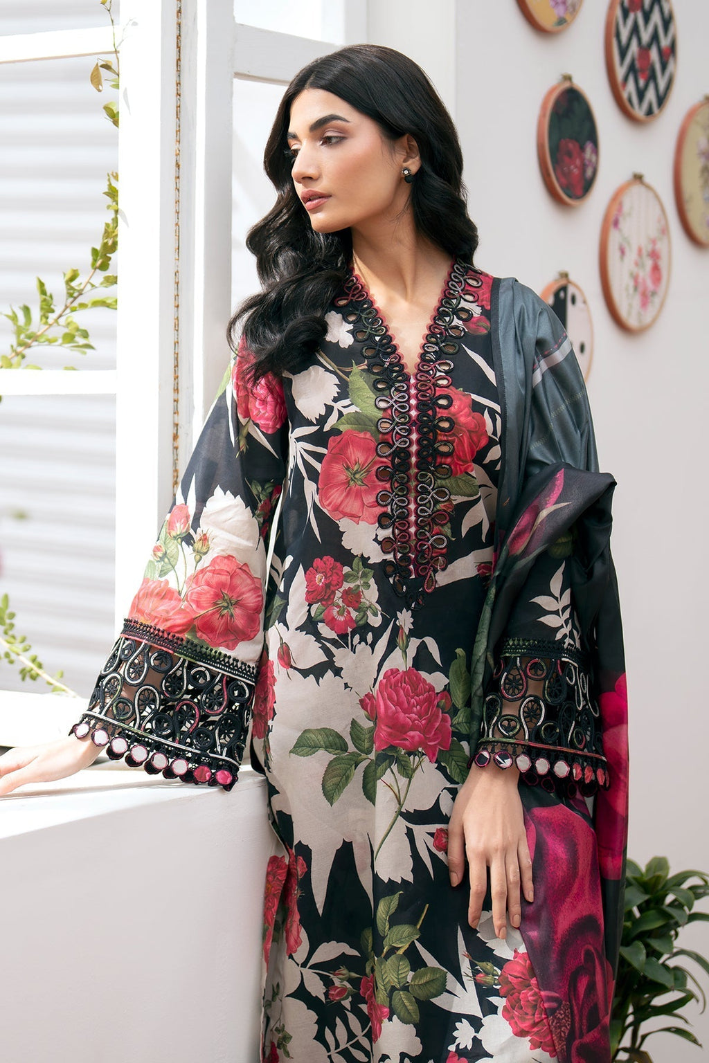 Baroque | Embroidered Lawn | SF-532