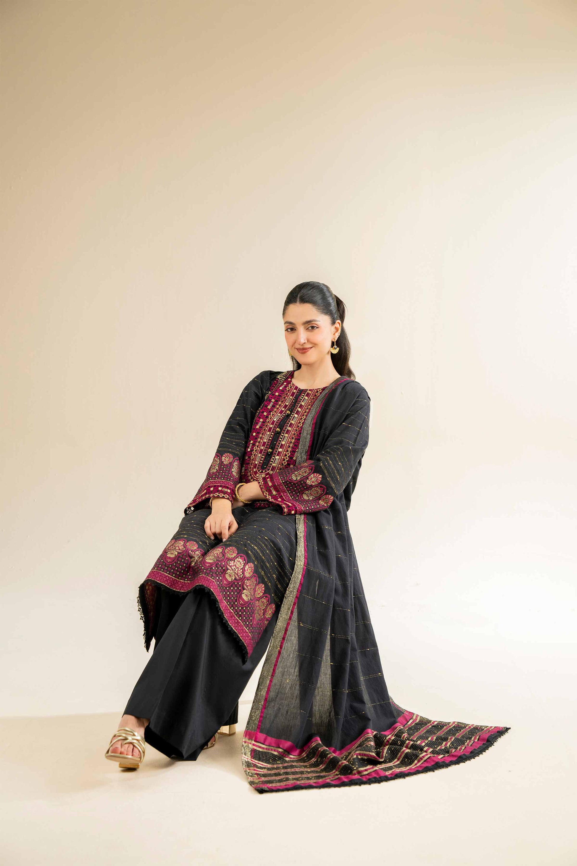 Nishat | Cross Season Edit | 42501041 - Riwayat-e-Khas
