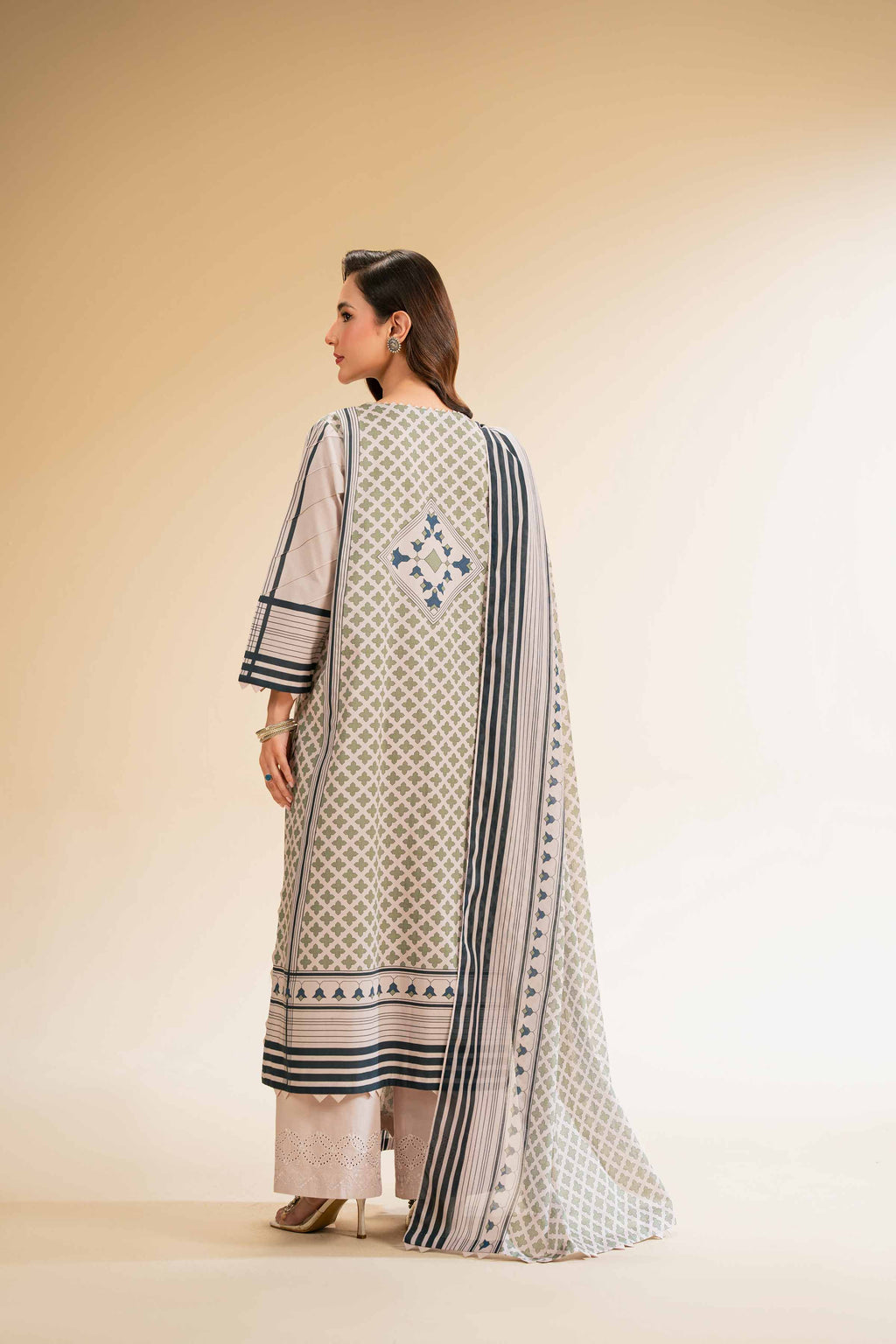 Nishat | Cross Season Edit | 42519173 - Riwayat-e-Khas