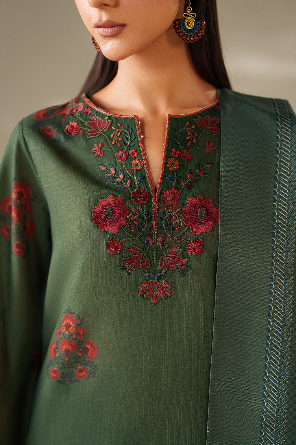 Iznik | Winter Chapter 25 | UE-561 Printed Khaddar