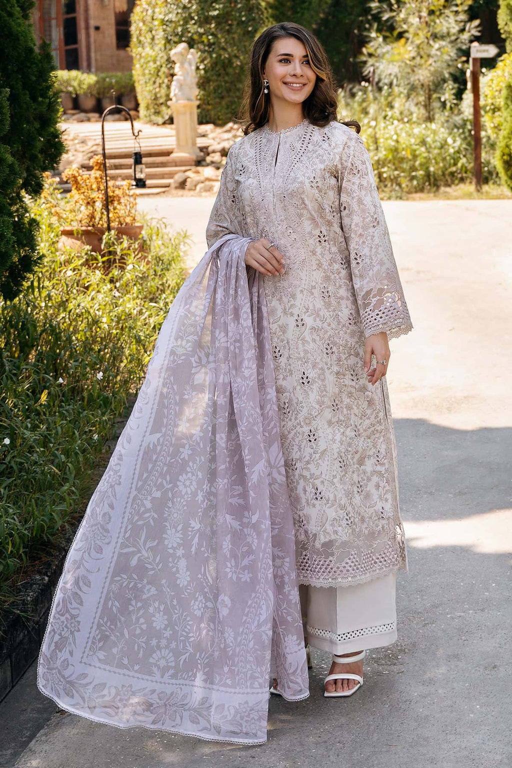 Afrozeh | Damask The Holiday Edit 25 | Lunetta A - Riwayat-e-Khas