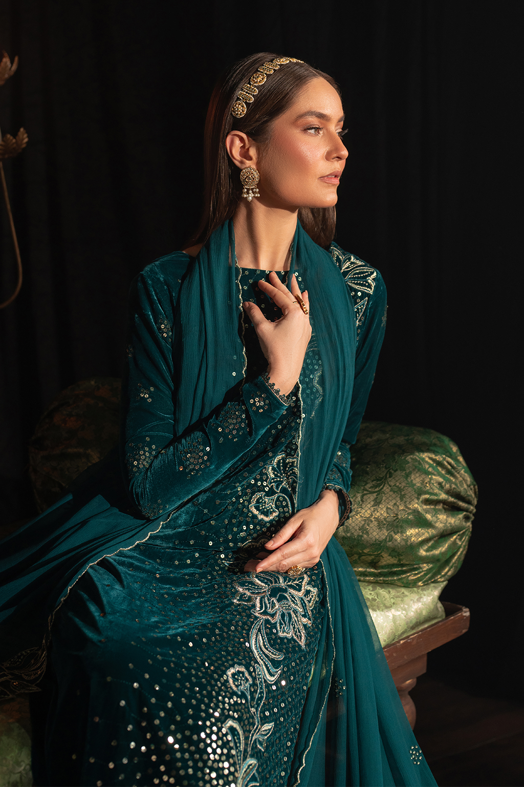 Iznik | Velvet 25 | IV-47 Embroidered Velvet