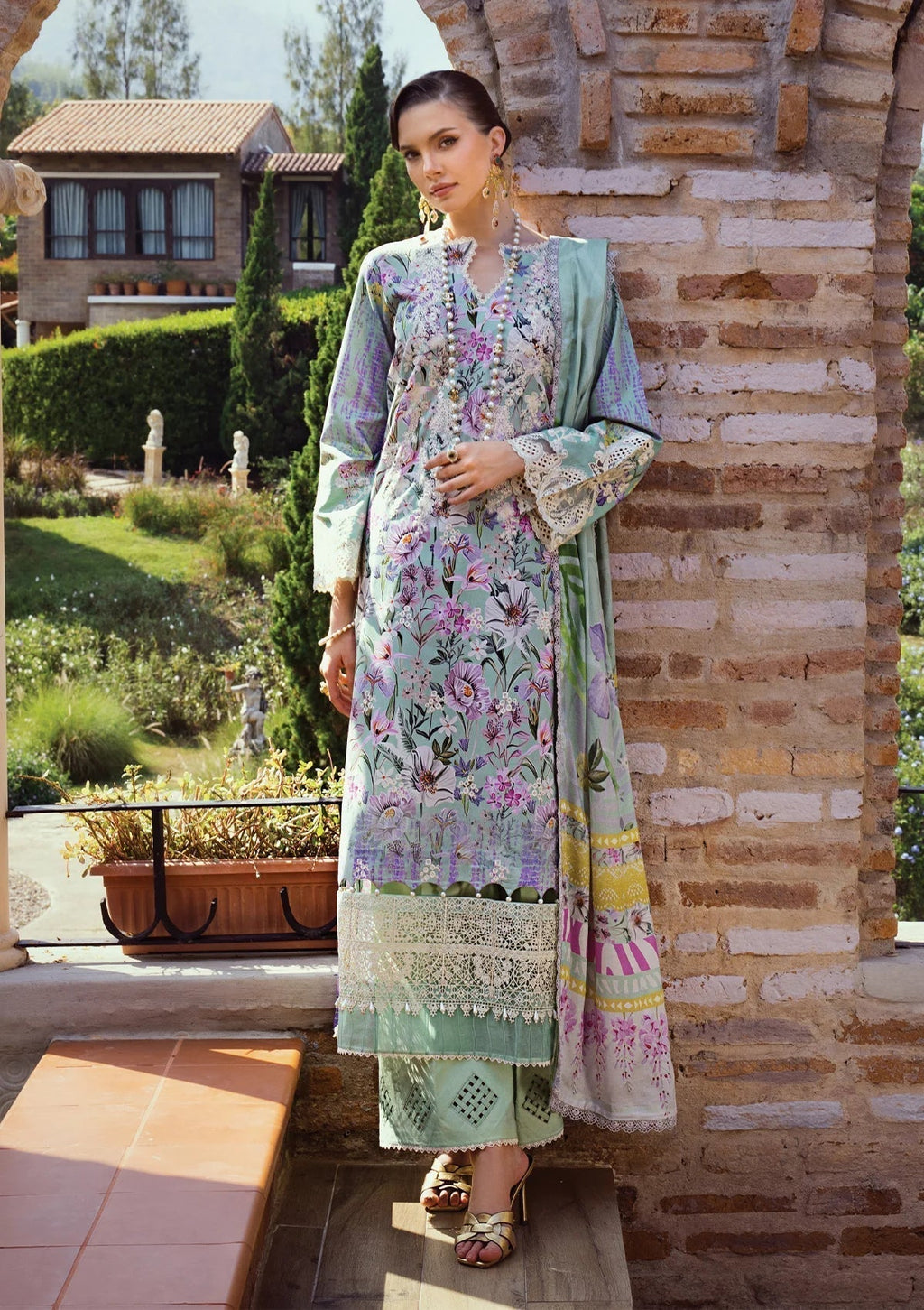 Elaf Premium Print Chikankari Lawn 3Pc Suit ECT-03B OAK MIST