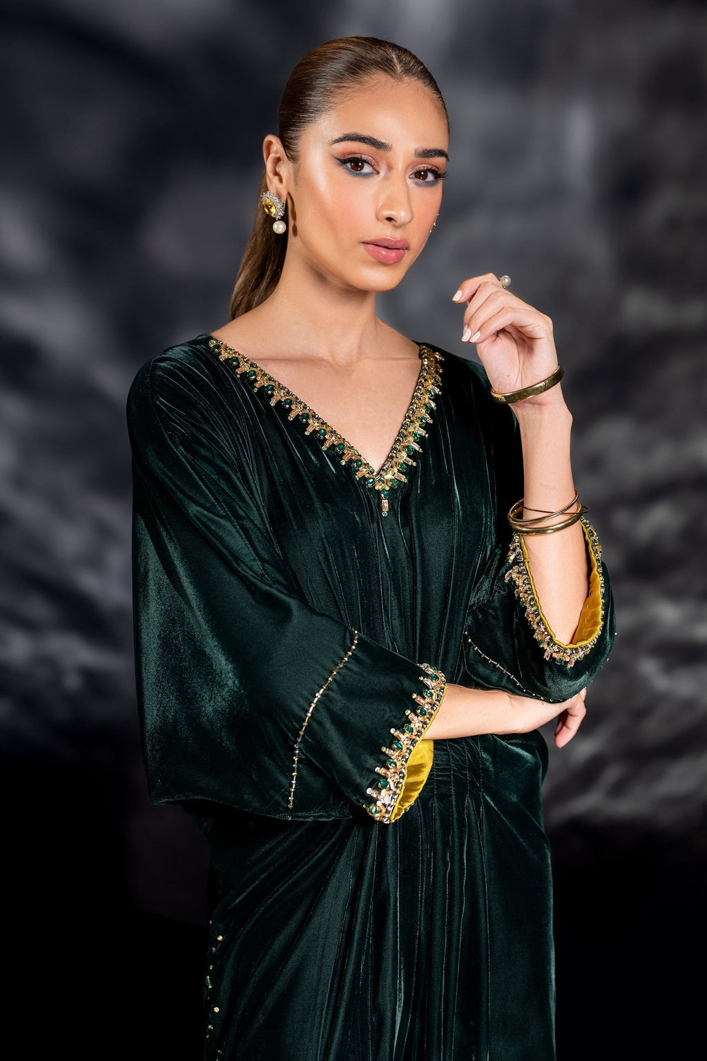 Naqshi | Makhmal 24 | VINNIE - Riwayat-e-Khas