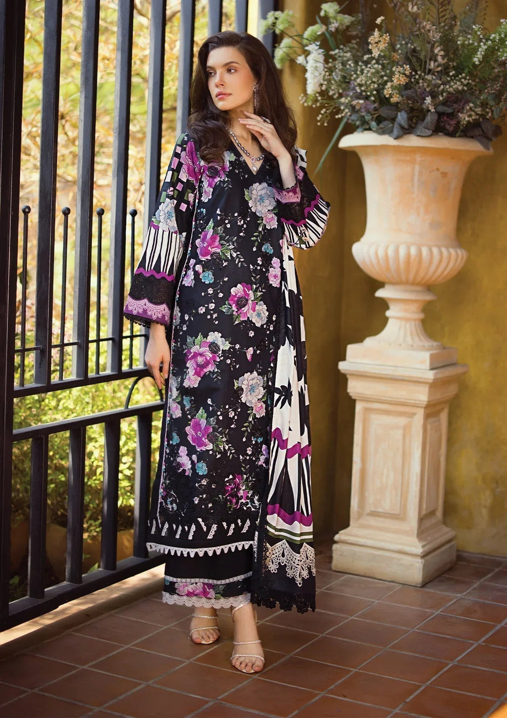 Elaf Premium Print Chikankari Lawn 3Pc Suit ECT-02B DARIEN
