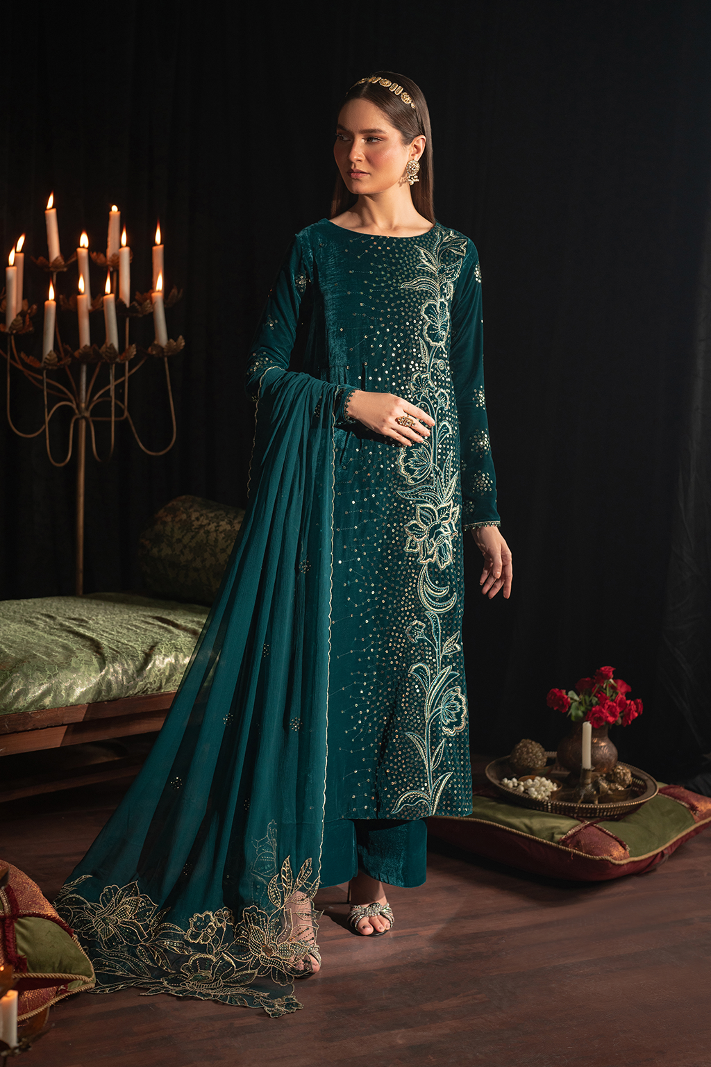 Iznik | Velvet 25 | IV-47 Embroidered Velvet