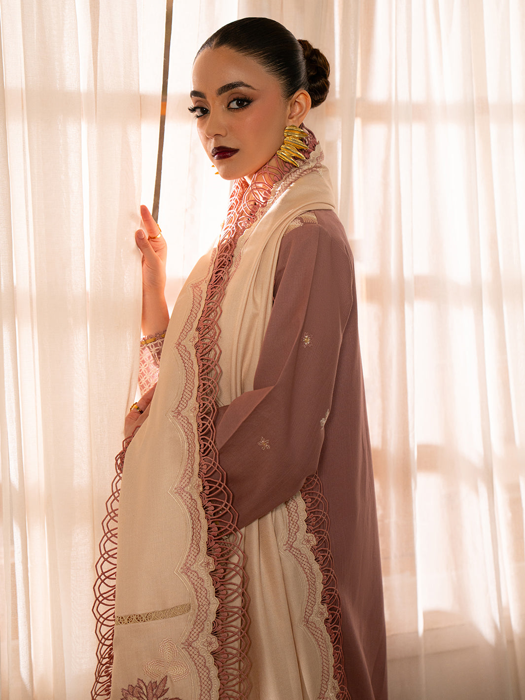 Bin Ilyas | Gulrukh Khaddar 25 | 62-A