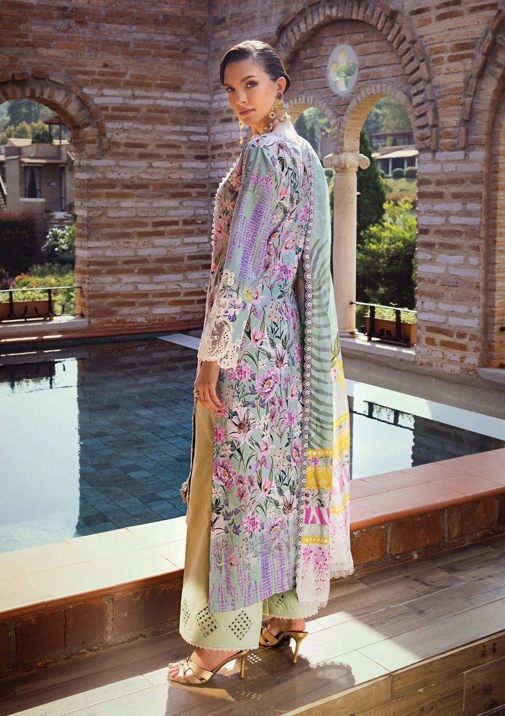 Elaf Premium Print Chikankari Lawn 3Pc Suit ECT-03B OAK MIST