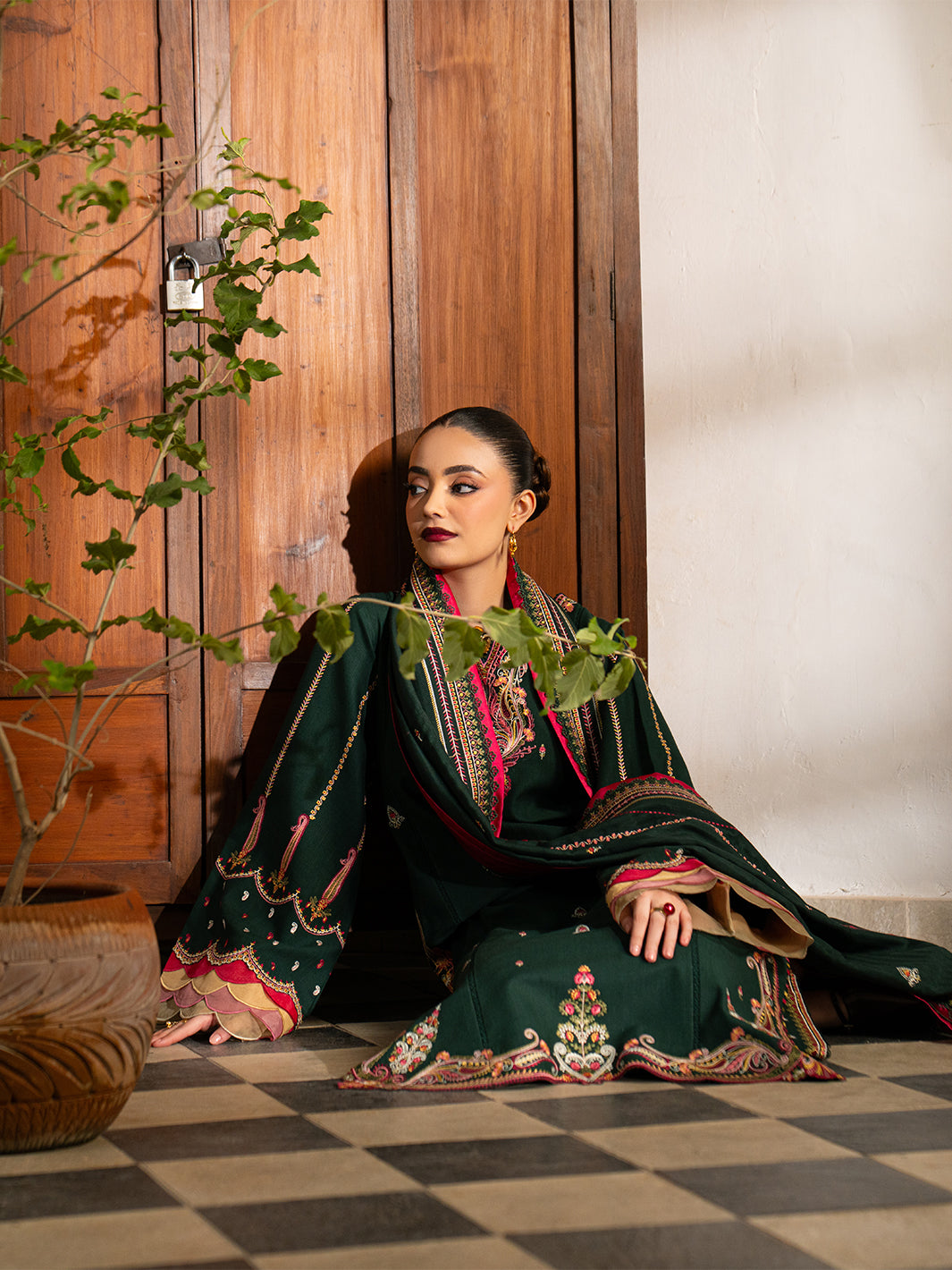 Bin Ilyas | Gulrukh Khaddar 25 | 64-B