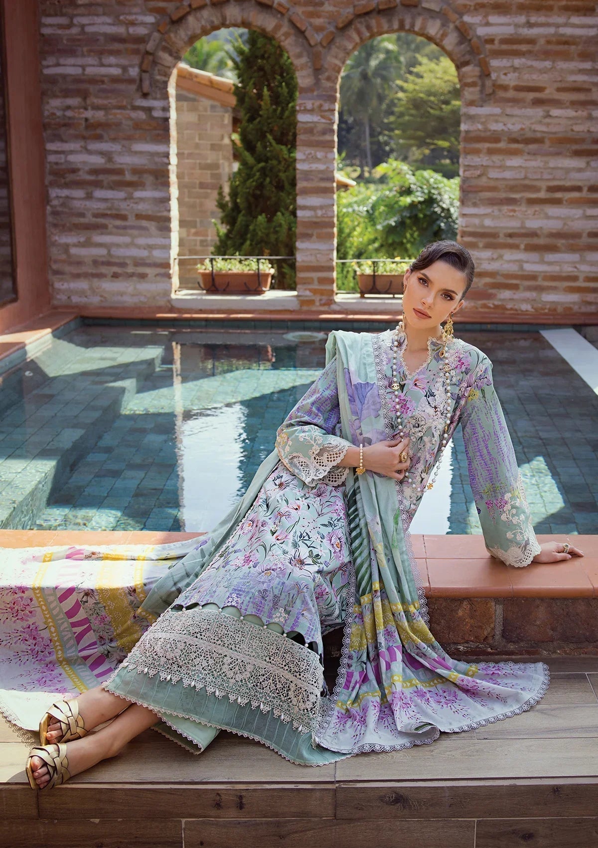 Elaf Premium Print Chikankari Lawn 3Pc Suit ECT-03B OAK MIST
