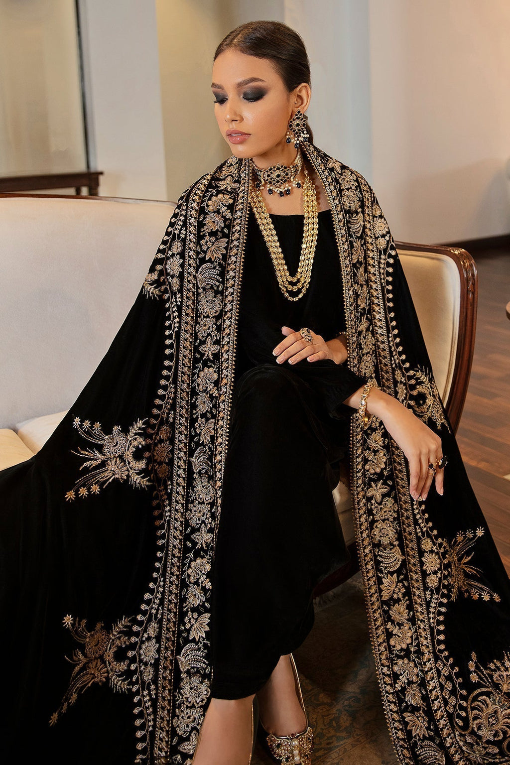 EMBROIDERED VELVET SHAWL VS-24 - Riwayat-e-khas