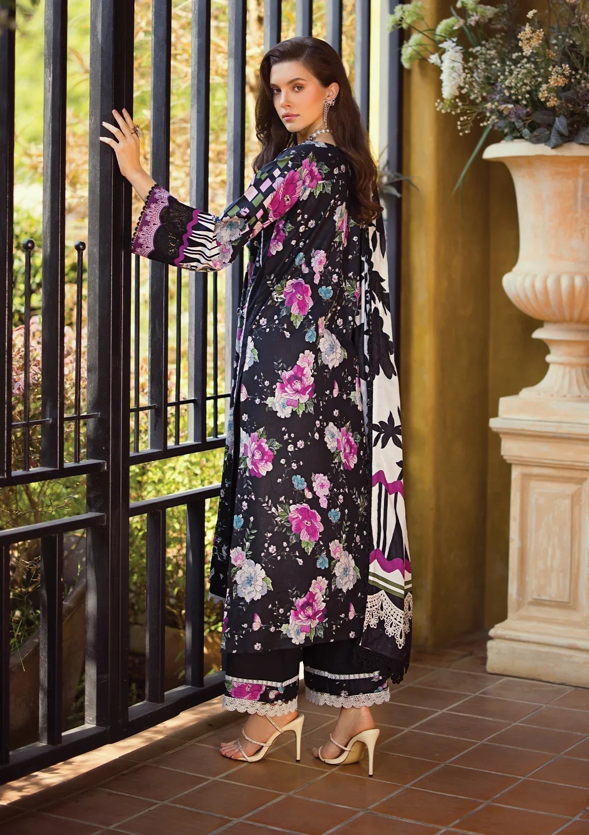 Elaf Premium Print Chikankari Lawn 3Pc Suit ECT-02B DARIEN