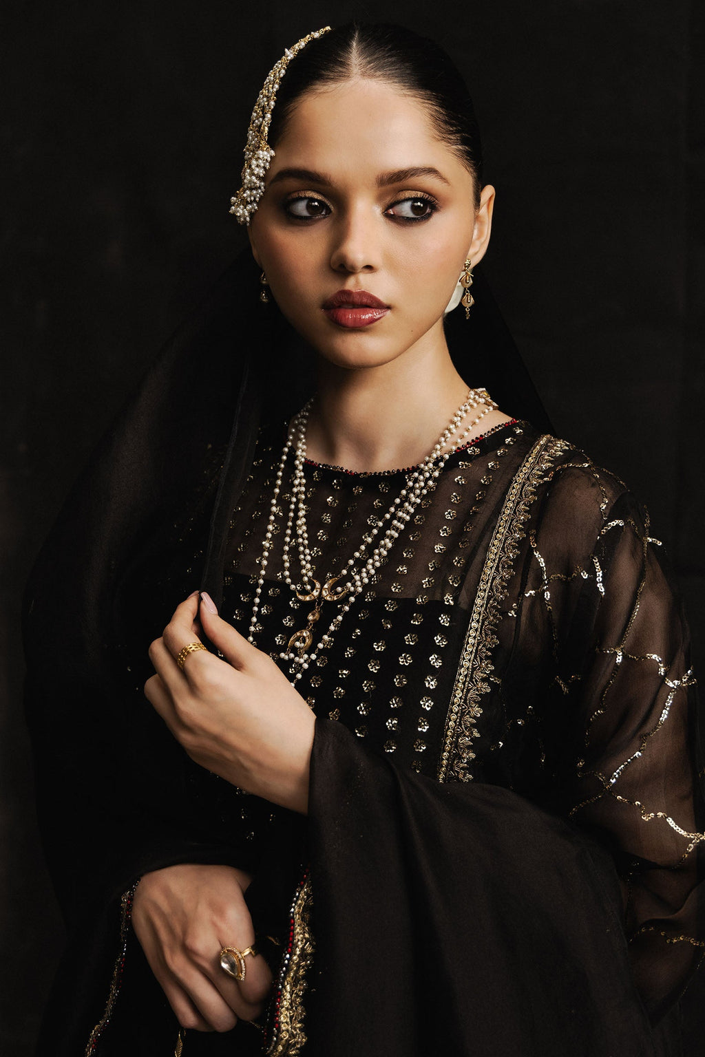 Zara Shahjahan | Studio Portraits | Kubra