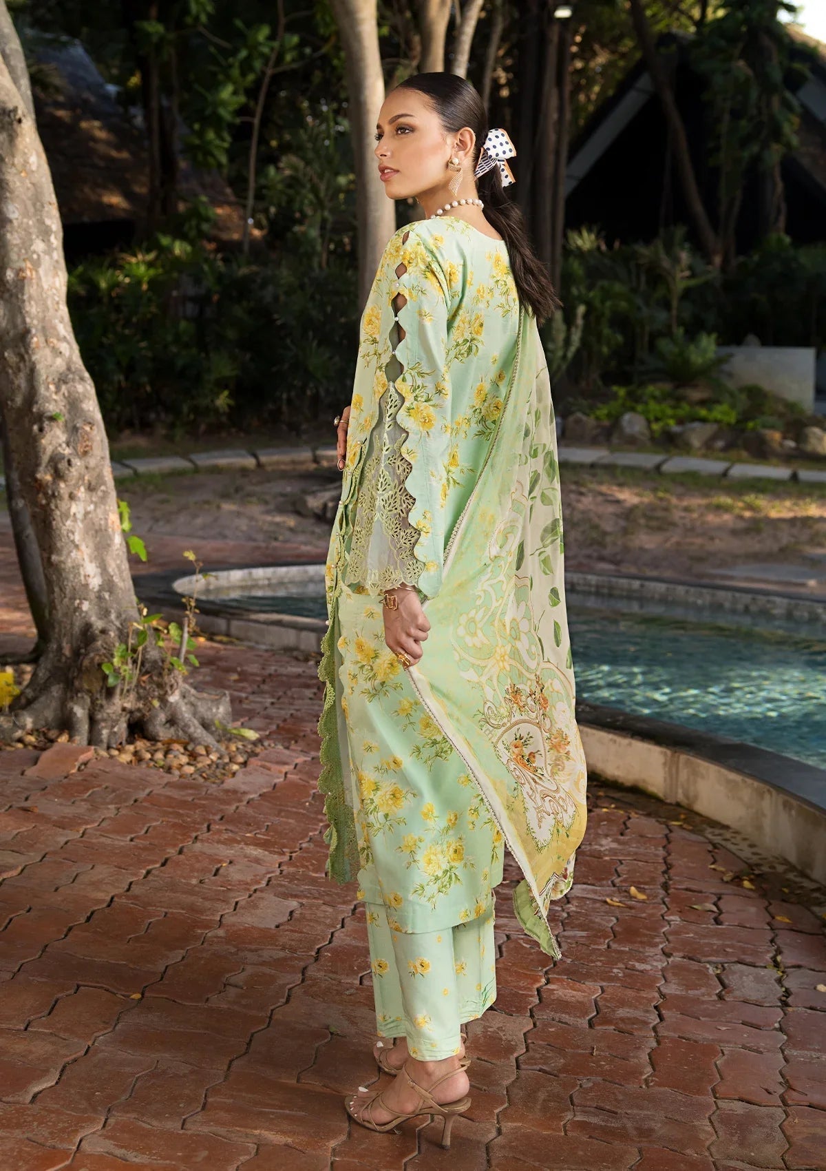 ELAF Signature Embroidered Lawn 3Pc Suit ESL-06B MAJESTIC NOVA