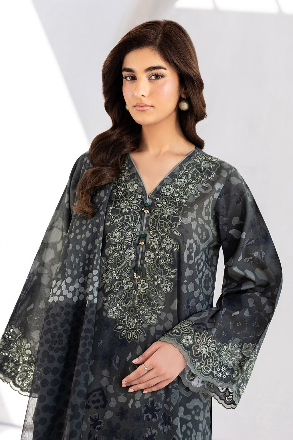 Baroque | Embroidered Lawn | SF-4454
