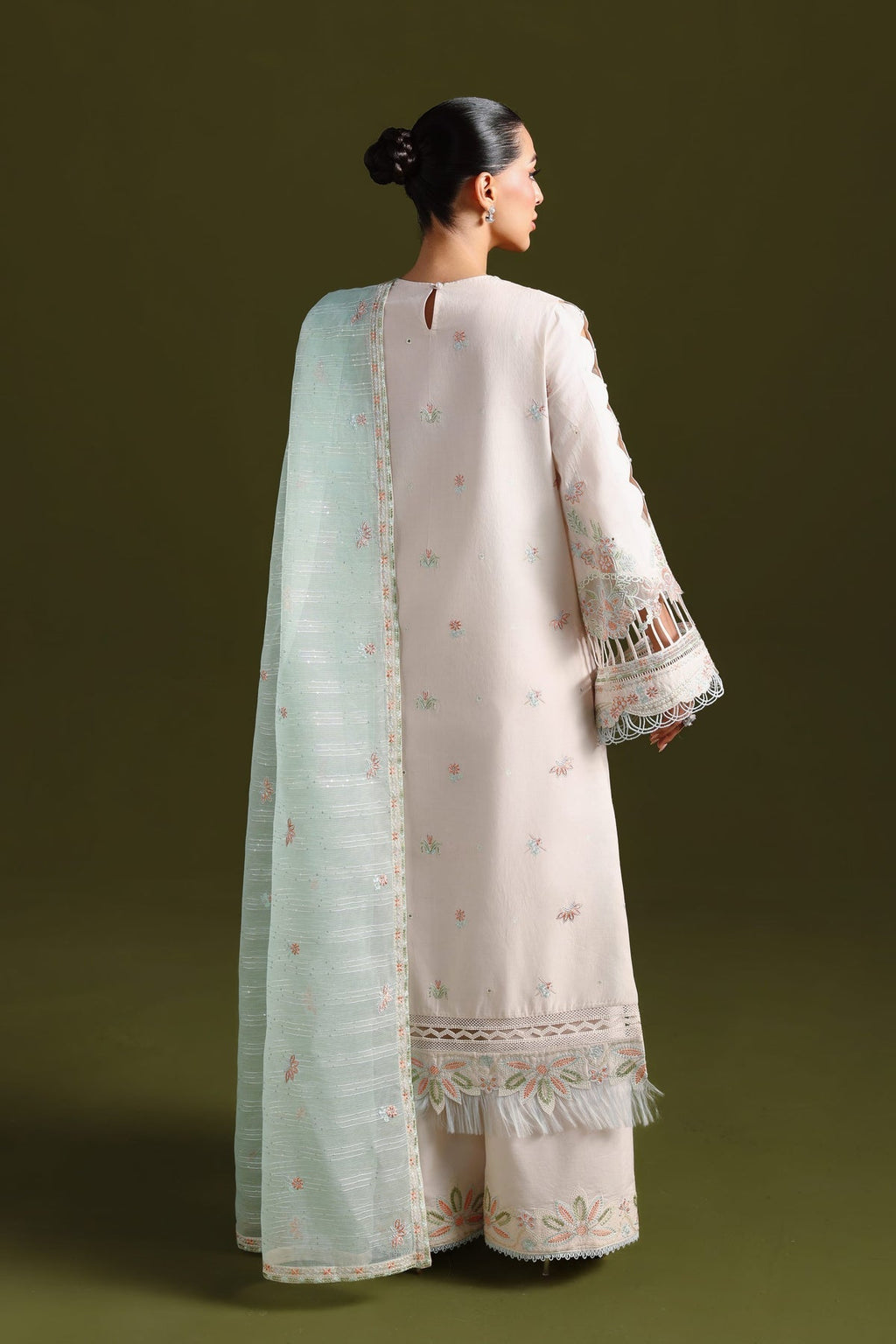 Akbar Aslam | Elan Luxury Lawn 26 | Naazi