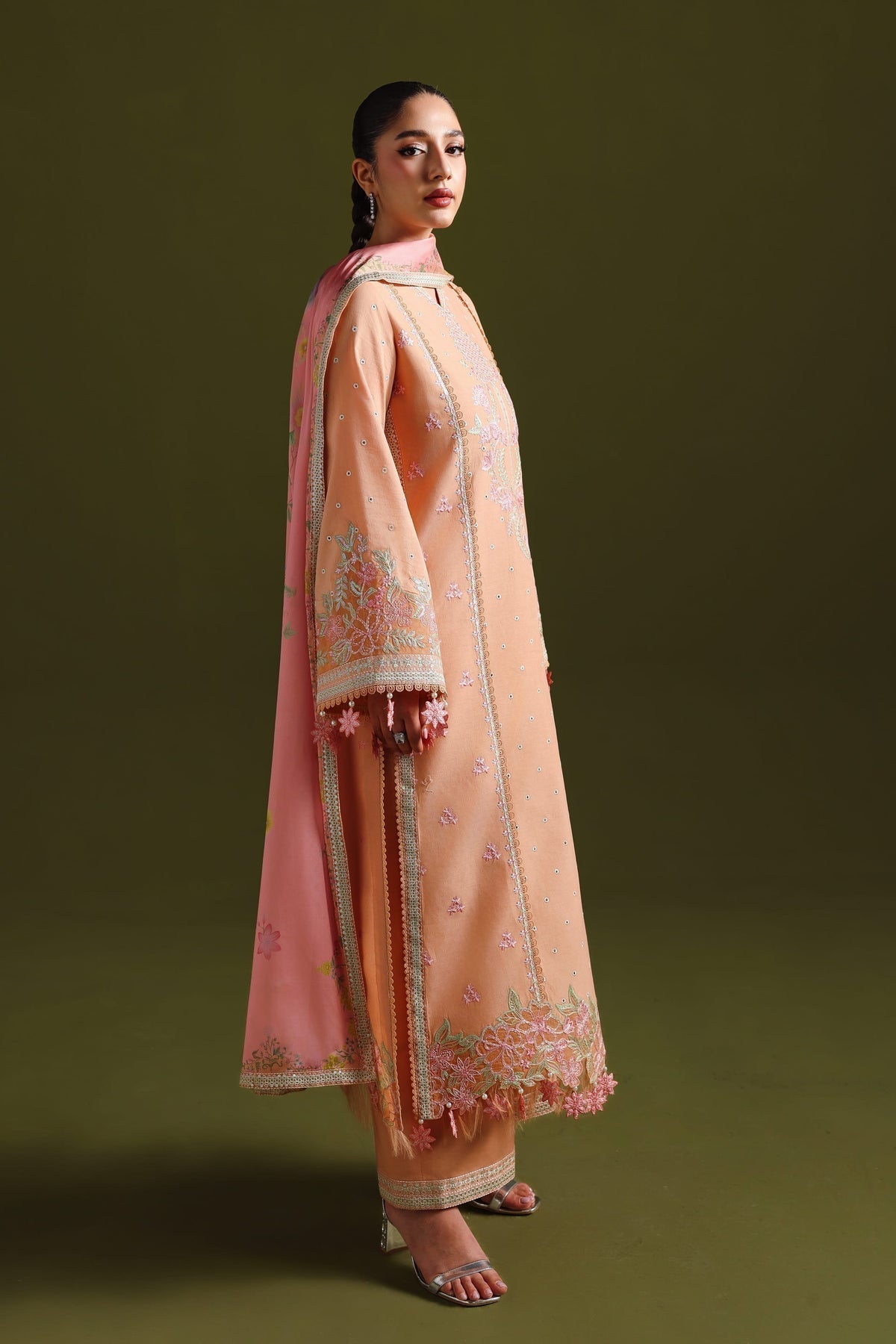 Akbar Aslam | Elan Luxury Lawn 26 | Aaralyn