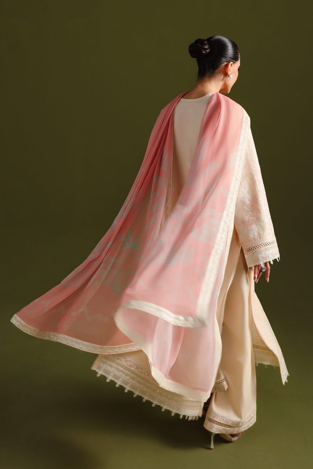 Akbar Aslam | Pret Lawn 26 | Esmira
