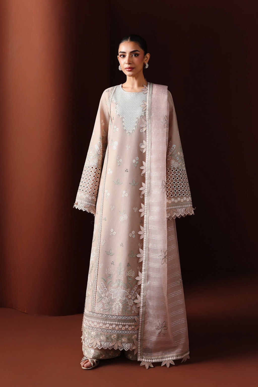 Akbar Aslam | Elan Luxury Lawn 26 | Yasmina