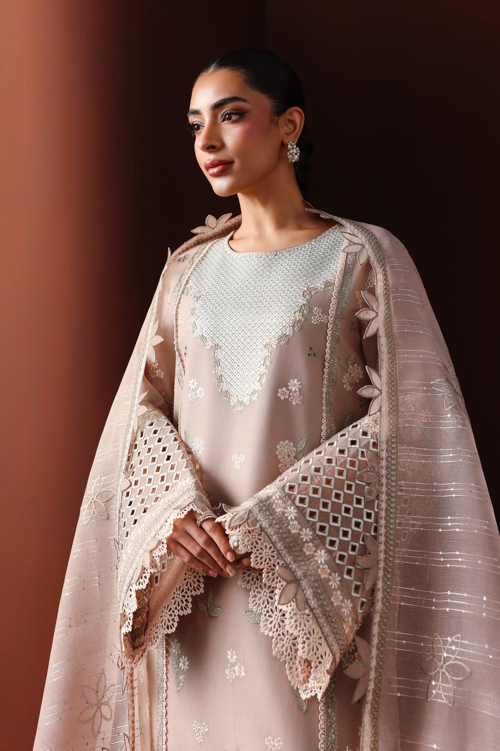 Akbar Aslam | Elan Luxury Lawn 26 | Yasmina