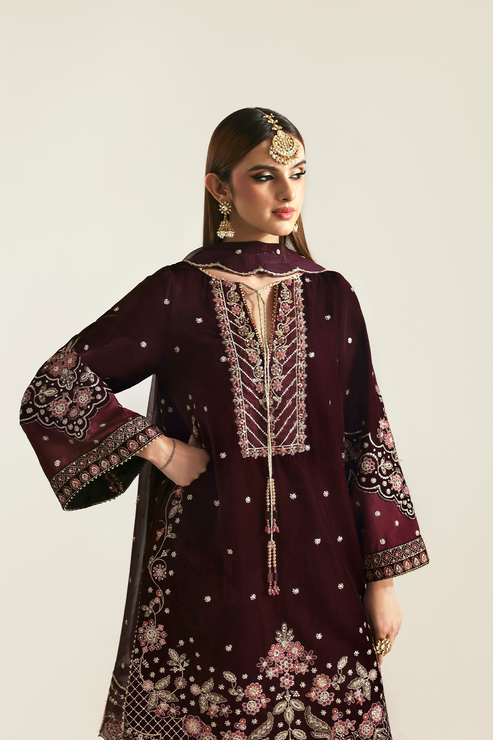 Emaan Adeel | Zarposh Velvet 25 | KANWAL
