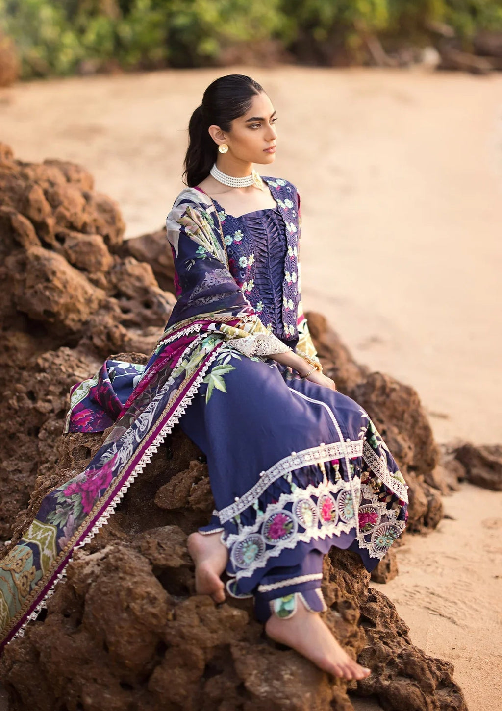 ELAF Signature Embroidered Lawn 3Pc Suit ESL-08A SINCLAIR