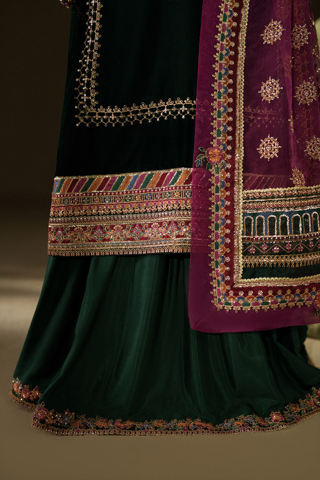 Iznik | Velvet 25 | IV-74 Embroidered Velvet