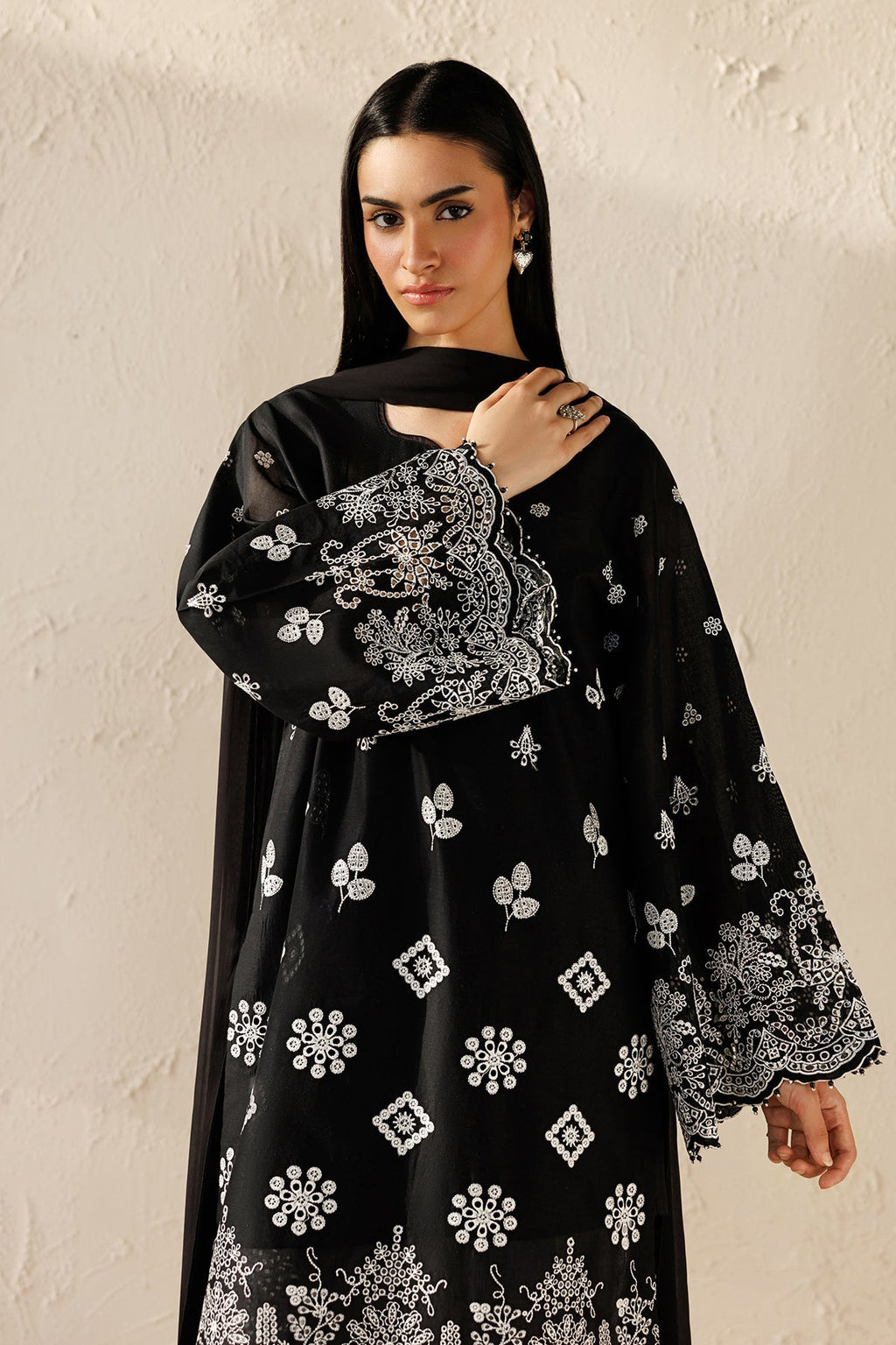 Baroque | Embroidered Lawn | SF-4522