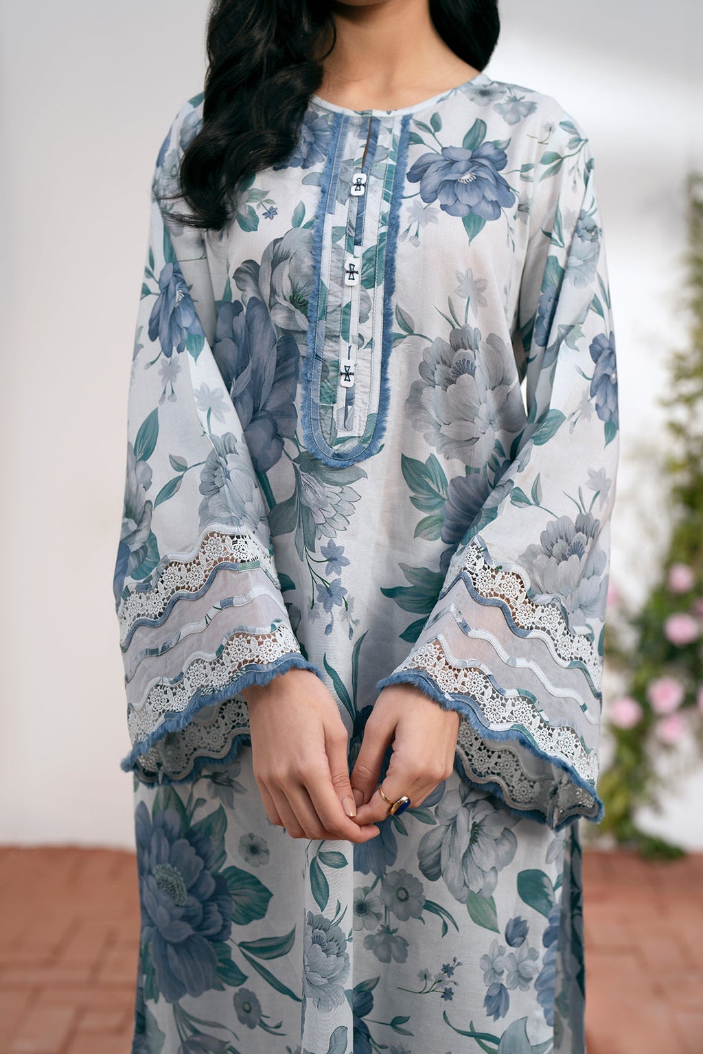Baroque | Embroidered Lawn | SF-541