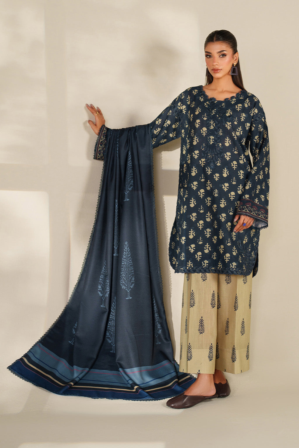 Iznik | Winter Chapter 25 | UE-560 Printed Khaddar