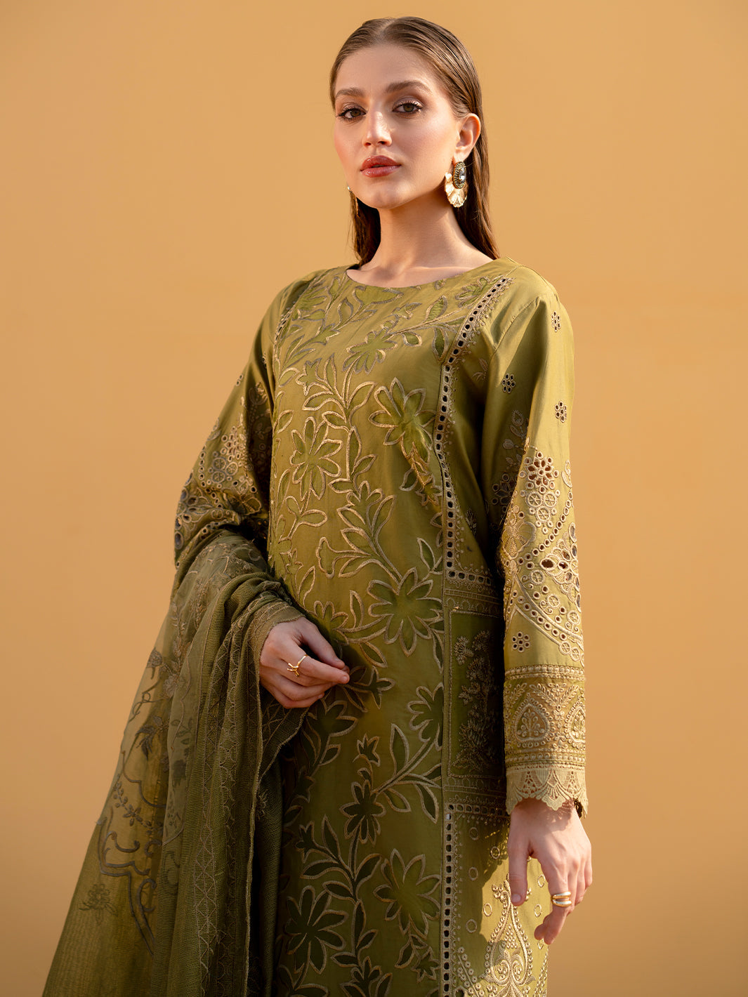 Mahnur | Sirena Luxury Lawn 25 | Adrienne - Riwayat-e-Khas