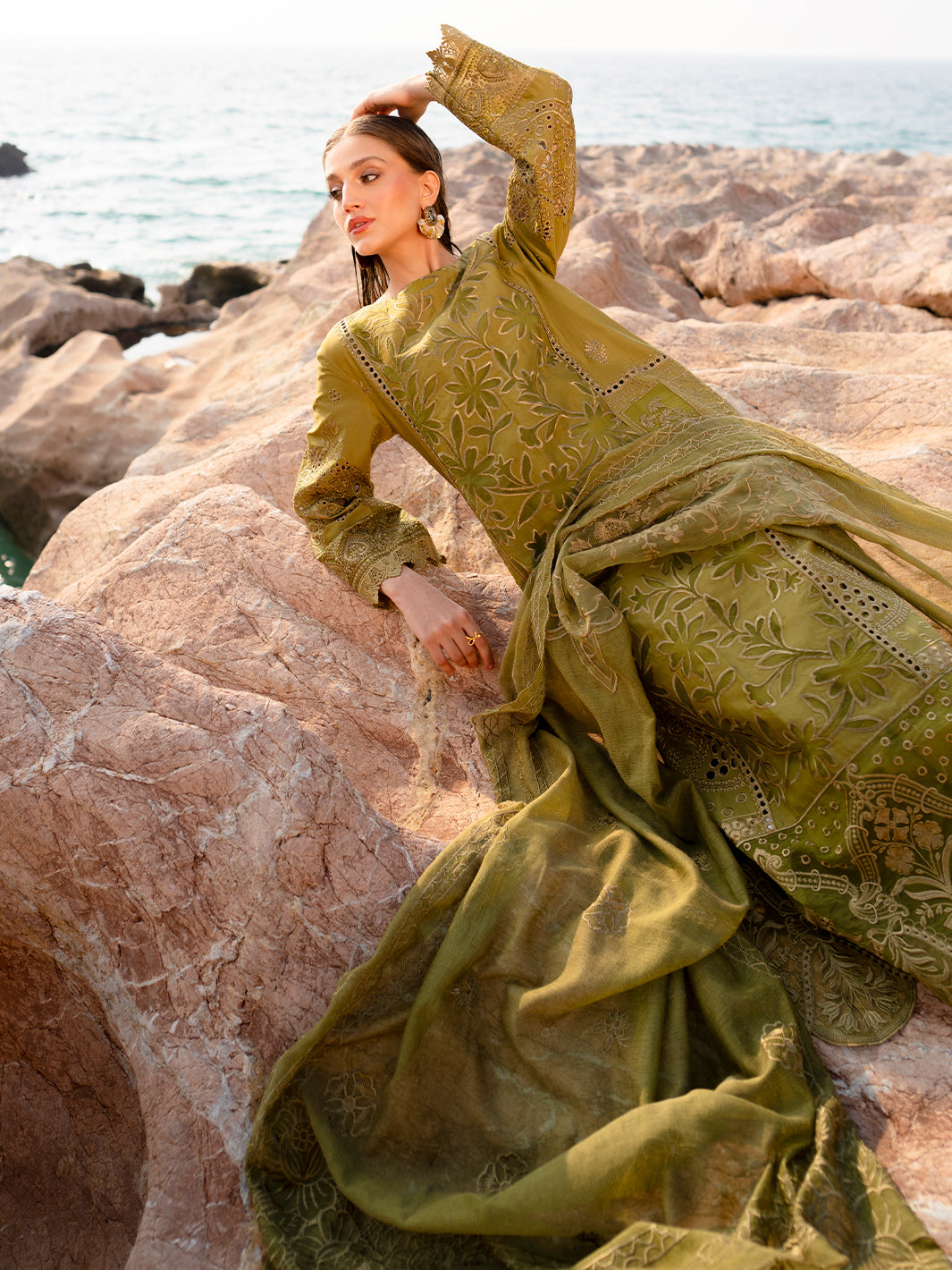 Mahnur | Sirena Luxury Lawn 25 | Adrienne - Riwayat-e-Khas