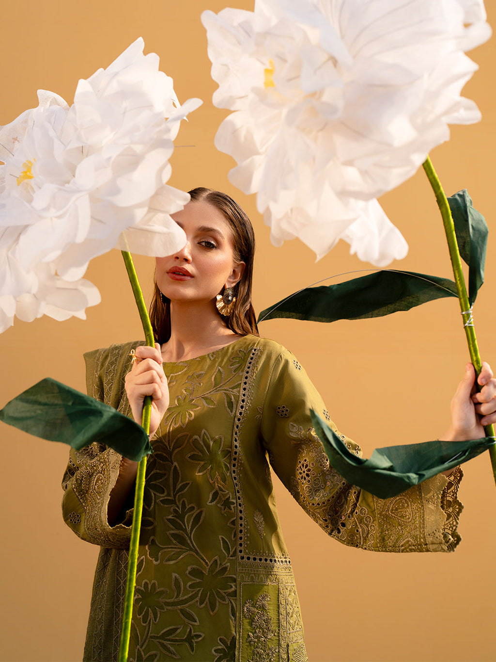 Mahnur | Sirena Luxury Lawn 25 | Adrienne - Riwayat-e-Khas