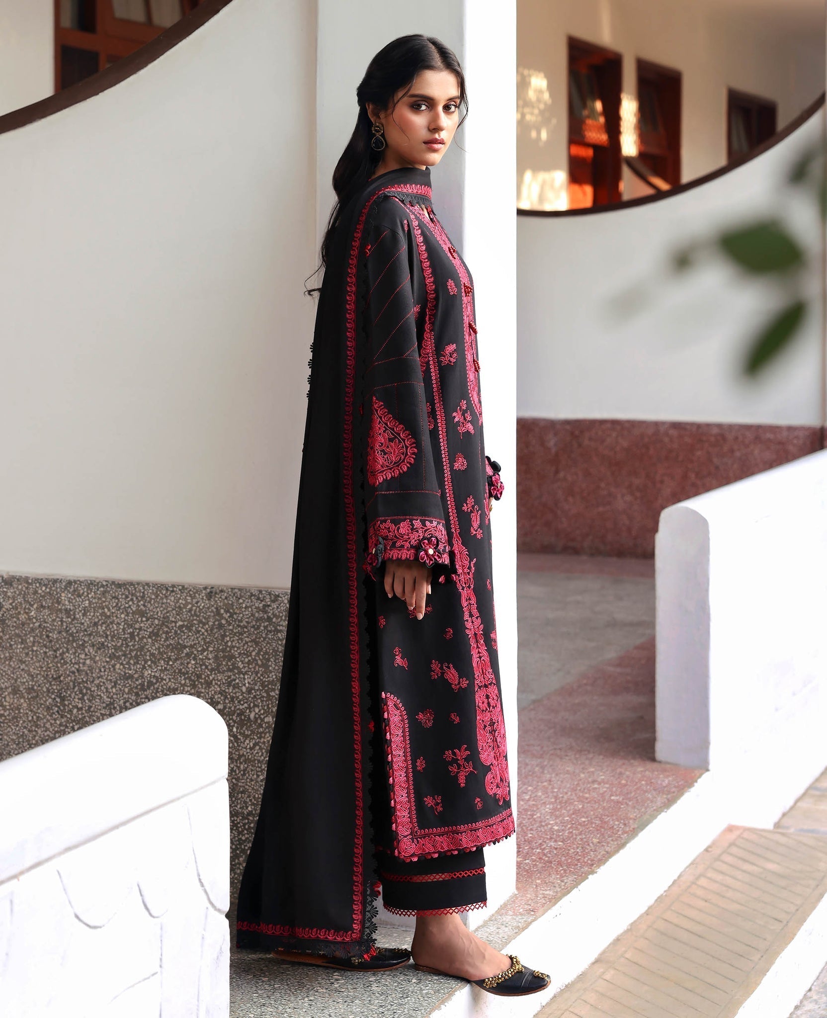 Republic Womenswear | Amaris Luxury Shawl 25 | Almira