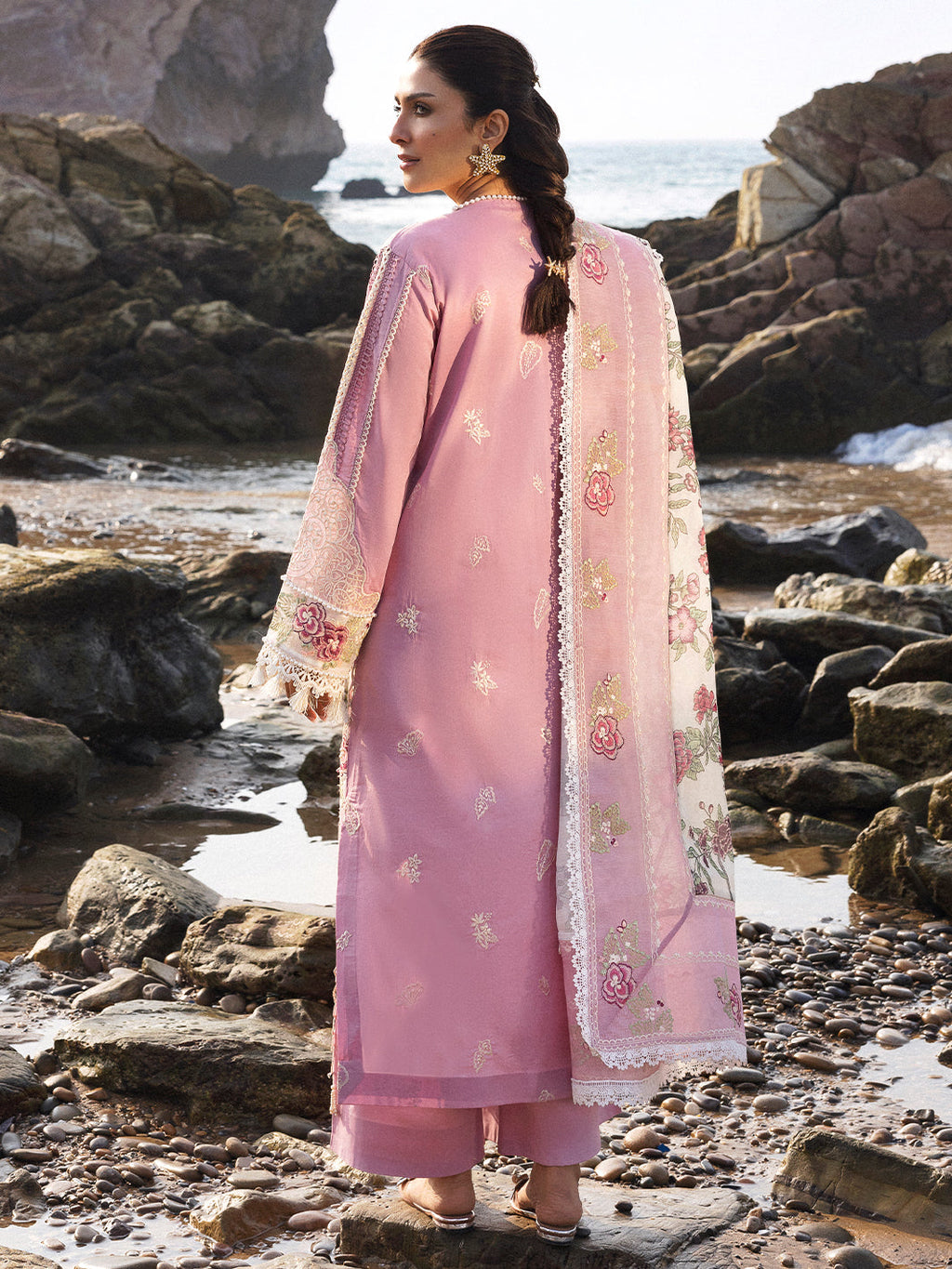 Mahnur | Sirena Luxury Lawn 25 | Aria - Riwayat-e-Khas