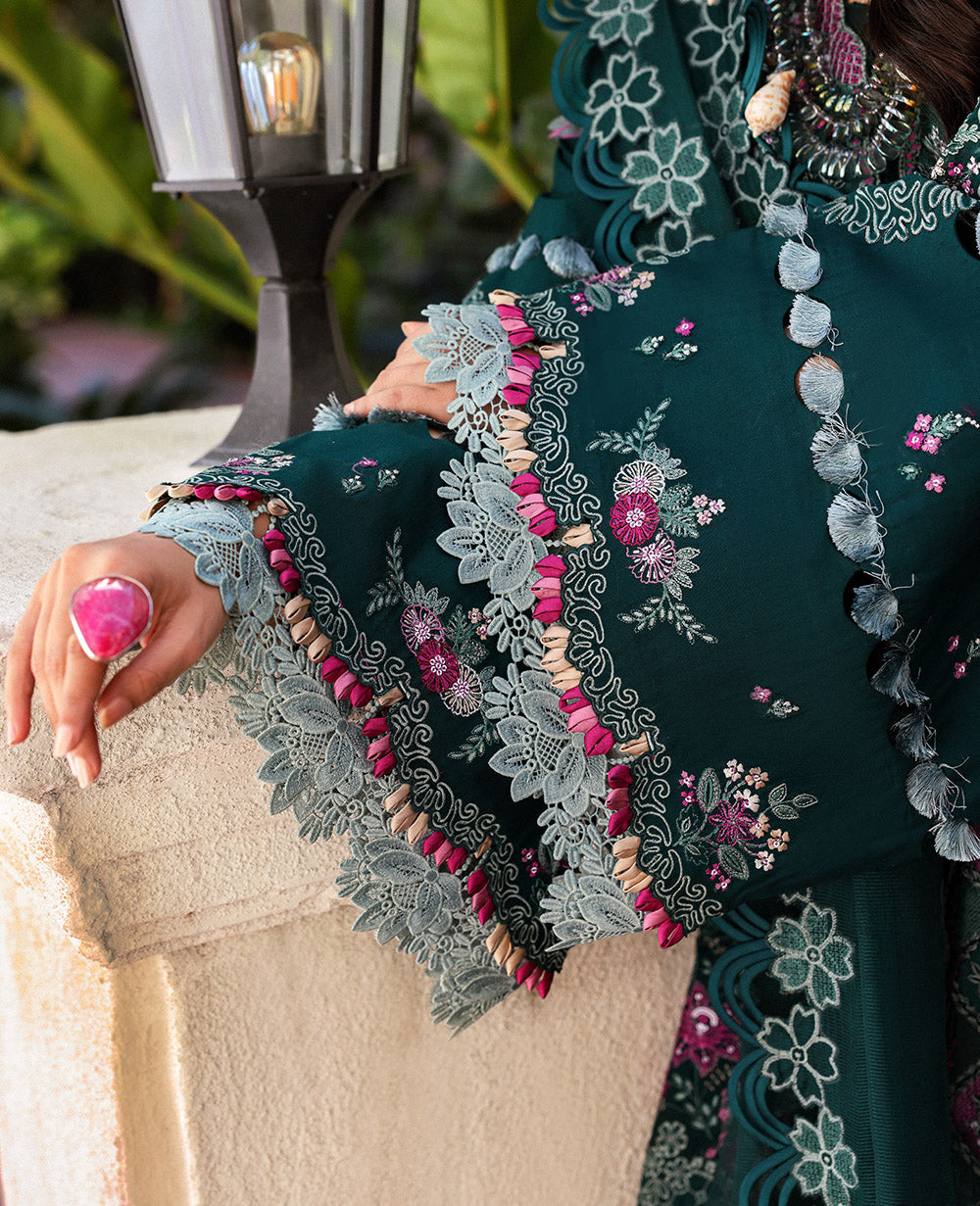 Republic Womenswear | Kalani Eid Luxury Lawn 25 | D1-B - Zehra