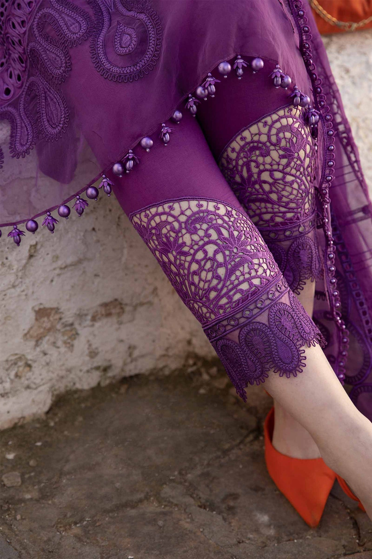 Maria B - D-2402-B - Lawn